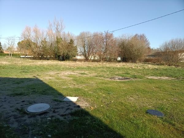 Terrain stratégique avec visibilité optimale.