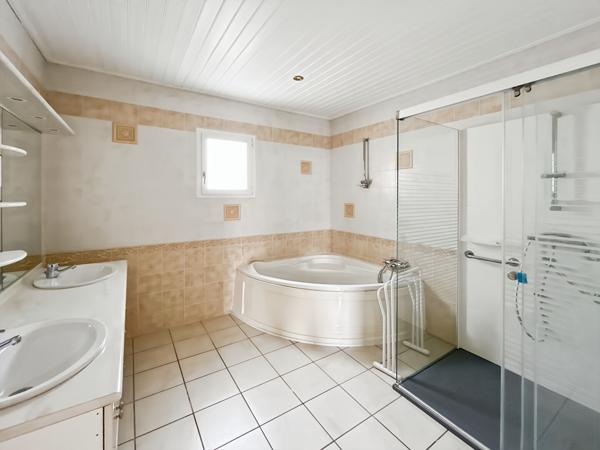 Maison de plain-pied aux normes PMR proche commerces à Challans