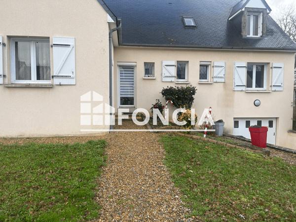Location Maison 7 pièces 171.99 m² - 31 RUE DES MESANGES Aze 53200