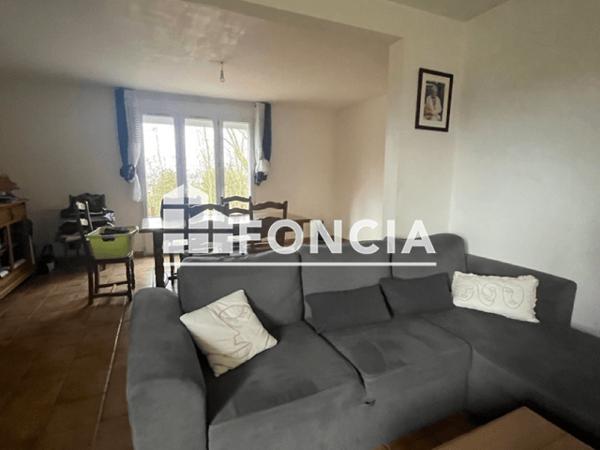 Location Maison 7 pièces 171.99 m² - 31 RUE DES MESANGES Aze 53200