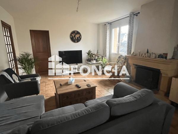 Location Maison 7 pièces 171.99 m² - 31 RUE DES MESANGES Aze 53200