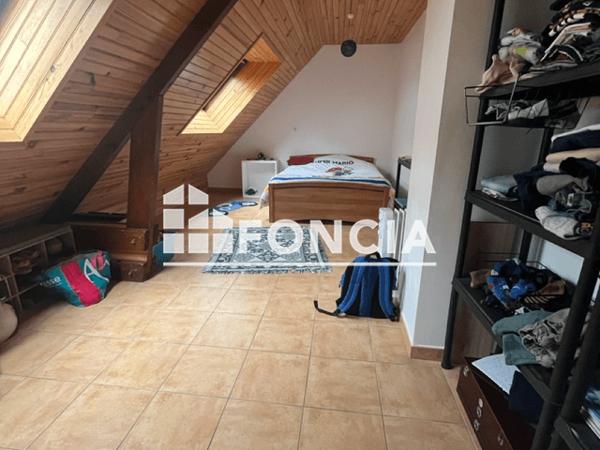 Location Maison 7 pièces 171.99 m² - 31 RUE DES MESANGES Aze 53200