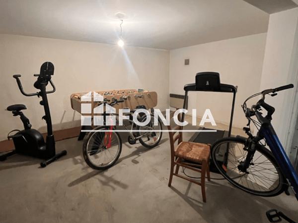 Location Maison 7 pièces 171.99 m² - 31 RUE DES MESANGES Aze 53200