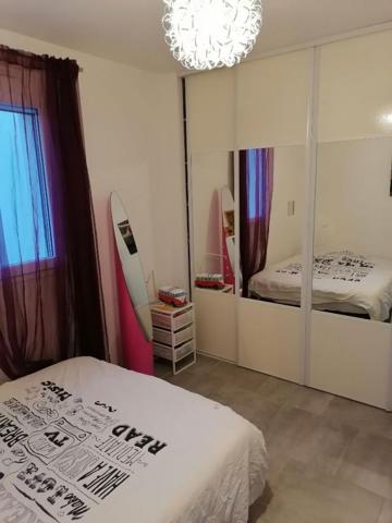 Maison Moderne avec maisonnette et piscine