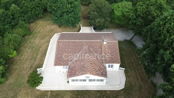 Maison de charme 3 chambres de 160 m² et Sous-sol complet sur terrain 8500m2