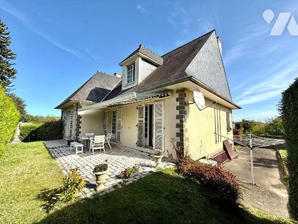 Maison familiale à rénover 155 m² / Saint-Jouan-des-Guérets :
Située au coeur du bourg de Sain...