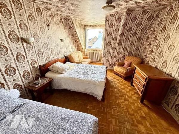 Maison familiale à rénover 155 m² / Saint-Jouan-des-Guérets :
Située au coeur du bourg de Sain...