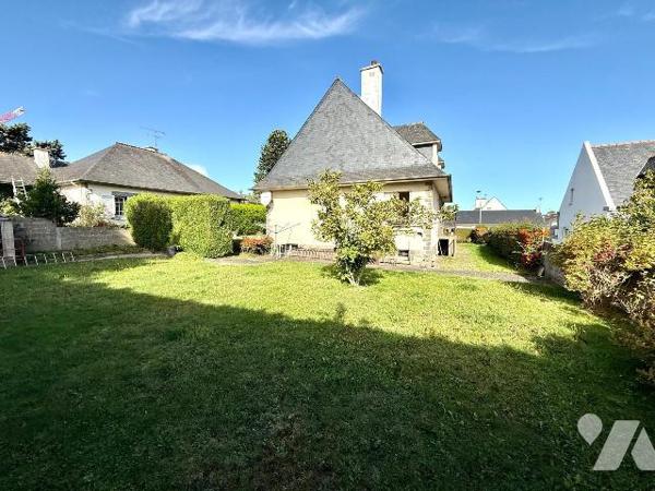 Maison familiale à rénover 155 m² / Saint-Jouan-des-Guérets :
Située au coeur du bourg de Sain...