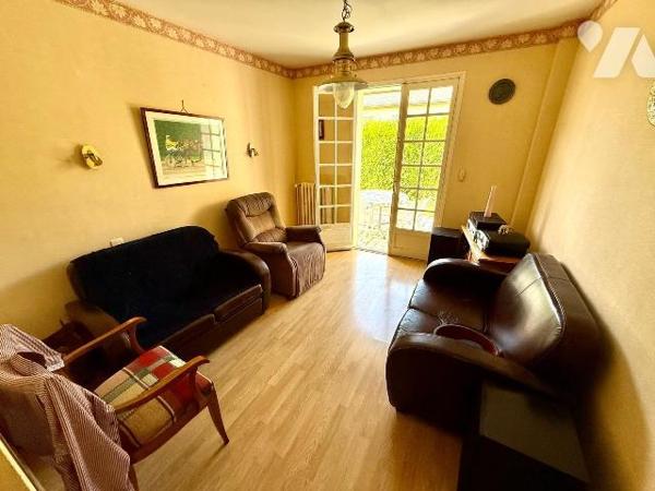 Maison familiale à rénover 155 m² / Saint-Jouan-des-Guérets :
Située au coeur du bourg de Sain...