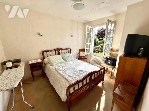 Maison familiale à rénover 155 m² / Saint-Jouan-des-Guérets :
Située au coeur du bourg de Sain...