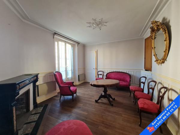 Charmante maison des années 20 dans bourg avec commerces et