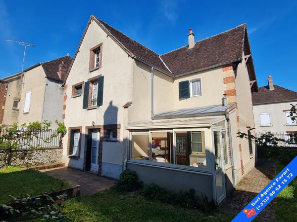 Charmante maison des années 20 dans bourg avec commerces et