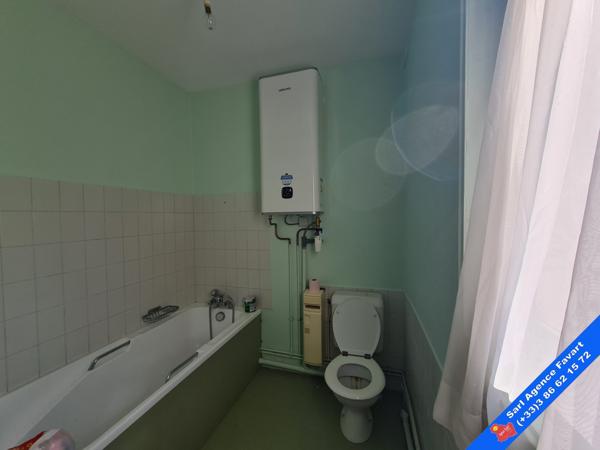 Charmante maison des années 20 dans bourg avec commerces et