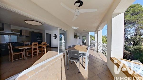 Maison à vendre 8 pièces 264 m² Roquebrune-sur-Argens