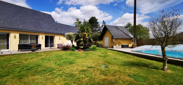 maison plain pied 4 chambres et bureau avec piscine et double garage sur terrain de 1469m2