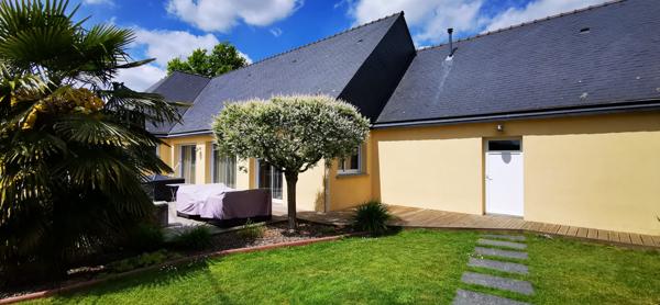 maison plain pied 4 chambres et bureau avec piscine et double garage sur terrain de 1469m2