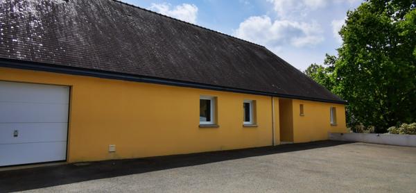 maison plain pied 4 chambres et bureau avec piscine et double garage sur terrain de 1469m2