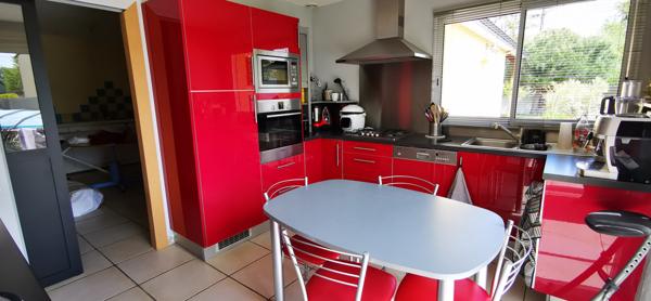 maison plain pied 4 chambres et bureau avec piscine et double garage sur terrain de 1469m2