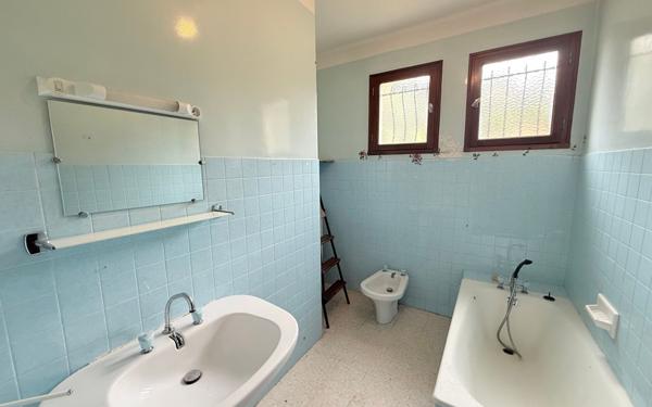 Maison à vendre    4 pièces •  Les Vans