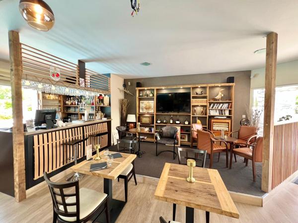 DOMAINE AVEC LOCATIONS DE VACANCES - PISCINE - HOTEL ET LAC