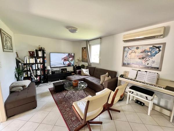 DOMAINE AVEC LOCATIONS DE VACANCES - PISCINE - HOTEL ET LAC