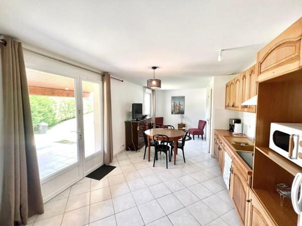 DOMAINE AVEC LOCATIONS DE VACANCES - PISCINE - HOTEL ET LAC