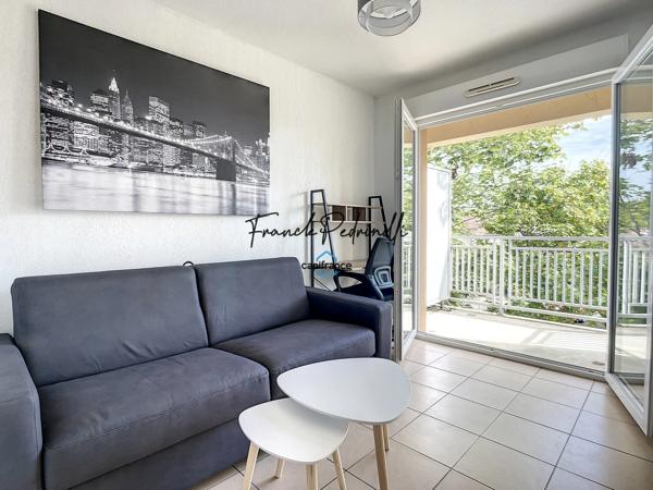 Dpt Gironde (33), à louer 30 km de BORDEAUX - T2 MEUBLE avec parking - Dernier étage, calme, vue dégagée