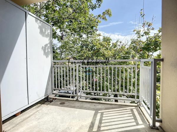 Dpt Gironde (33), à louer 30 km de BORDEAUX - T2 MEUBLE avec parking - Dernier étage, calme, vue dégagée