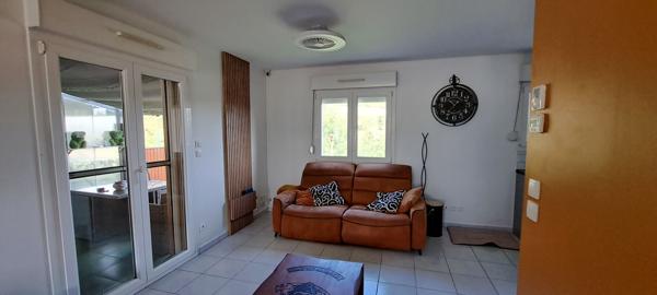 KANFEN - MAISON DE VILLE F5 - CUISINE EQUIPEE - TERRASSE et JARDIN de 2.23 ares
