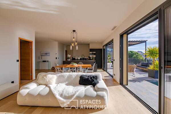 Villa d’architecte avec piscine et vue panoramique