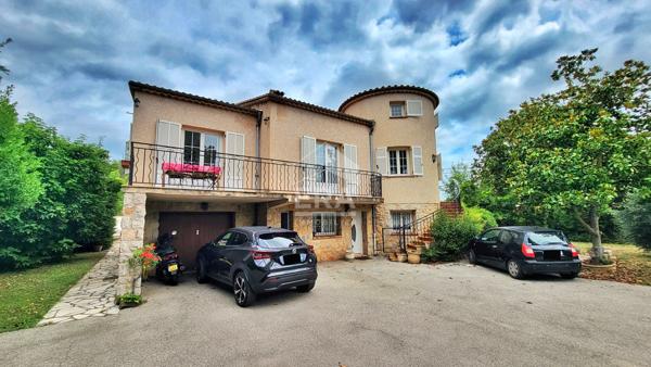 A vendre à Opio , une Villa 8 pièces 270 m2 /piscine