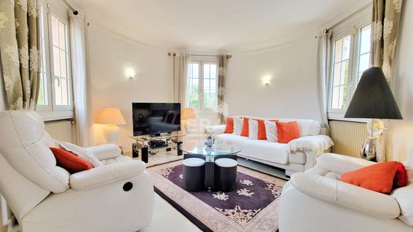 A vendre à Opio , une Villa 8 pièces 270 m2 /piscine