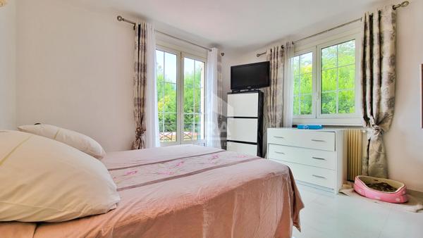 A vendre à Opio , une Villa 8 pièces 270 m2 /piscine