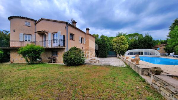 A vendre à Opio , une Villa 8 pièces 270 m2 /piscine