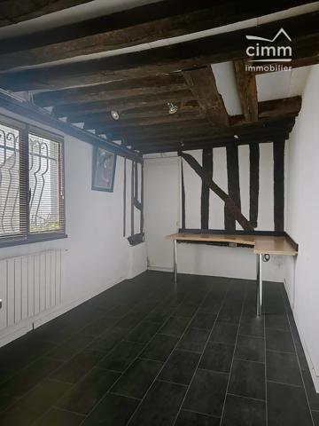 🏡 À vendre – Maison de ville à Montargis (à rafraîchir).