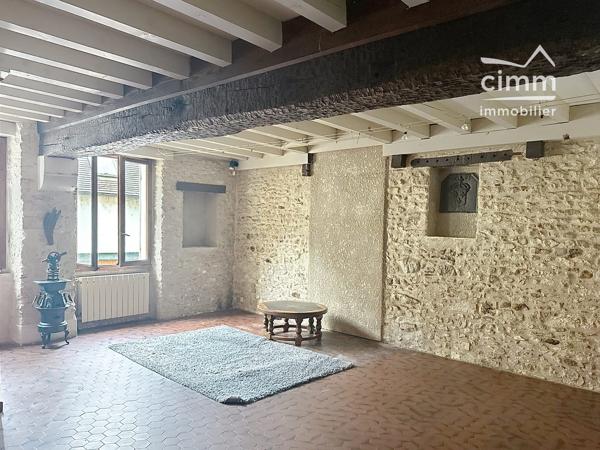 🏡 À vendre – Maison de ville à Montargis (à rafraîchir).