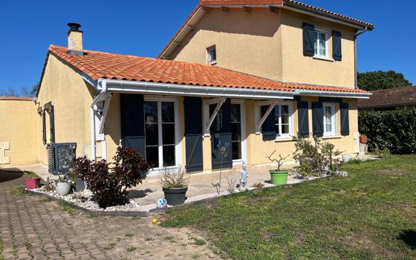 Maison à vendre    5 pièces •  Saint-Loubès