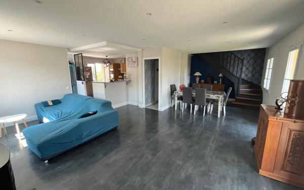 Maison à vendre    5 pièces •  Saint-Loubès