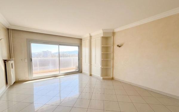 Appartement à louer    3 pièces • 81,57 m2 Saint-Étienne