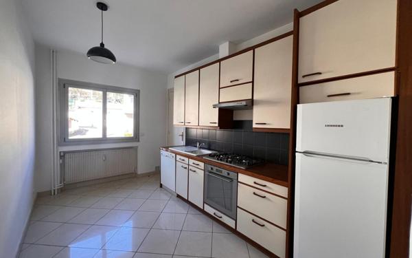 Appartement à louer    3 pièces • 81,57 m2 Saint-Étienne