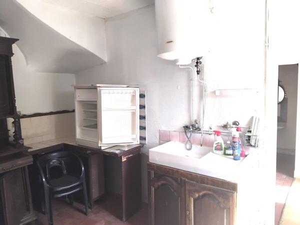 LA CHARITE / LOIRE - IMMEUBLE/ MAISON avec 3 appartements.