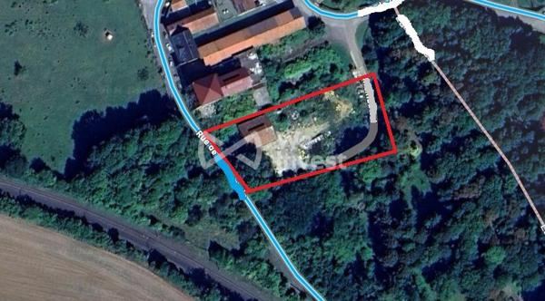 Atelier à transformer sur terrain 4200m²