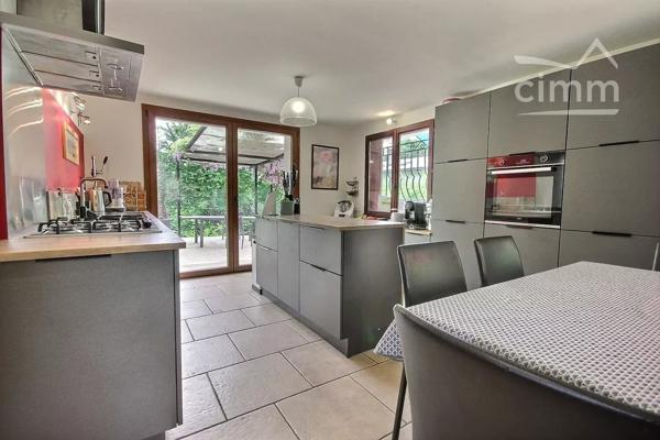 Grande maison familiale +200m² - Belle pièce de vie de 41m² - annexe aménageable - 7 chambres - grand jardin.