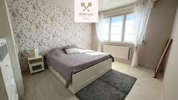 SEMI-INDIVIDUELLE – 93 m² – 3 CHAMBRES + BUREAU – SOUS-SOL COMPLET – GARAGE 2 VOITURES