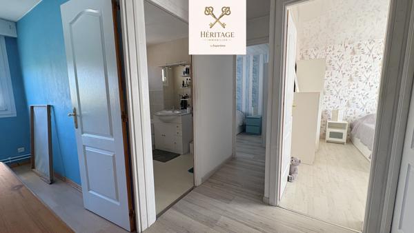 SEMI-INDIVIDUELLE – 93 m² – 3 CHAMBRES + BUREAU – SOUS-SOL COMPLET – GARAGE 2 VOITURES