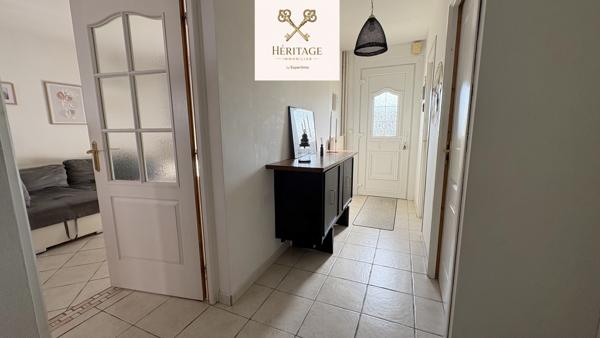 SEMI-INDIVIDUELLE – 93 m² – 3 CHAMBRES + BUREAU – SOUS-SOL COMPLET – GARAGE 2 VOITURES