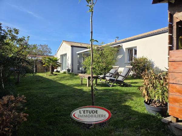 STE PAZANNE BOURG : Plain pied 134 m², 4 chambres, annexes sur 567 m² de terrain !