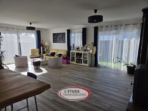 STE PAZANNE BOURG : Plain pied 134 m², 4 chambres, annexes sur 567 m² de terrain !