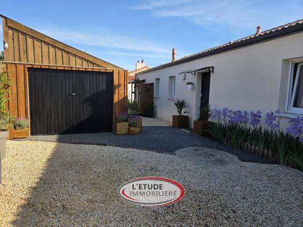 STE PAZANNE BOURG : Plain pied 134 m², 4 chambres, annexes sur 567 m² de terrain !