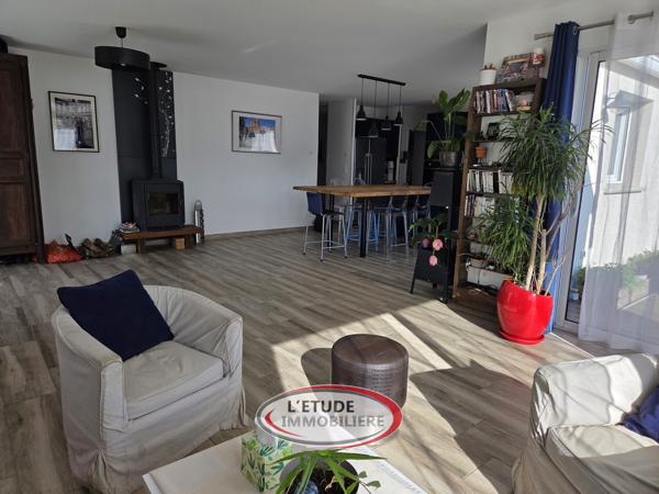STE PAZANNE BOURG : Plain pied 134 m², 4 chambres, annexes sur 567 m² de terrain !